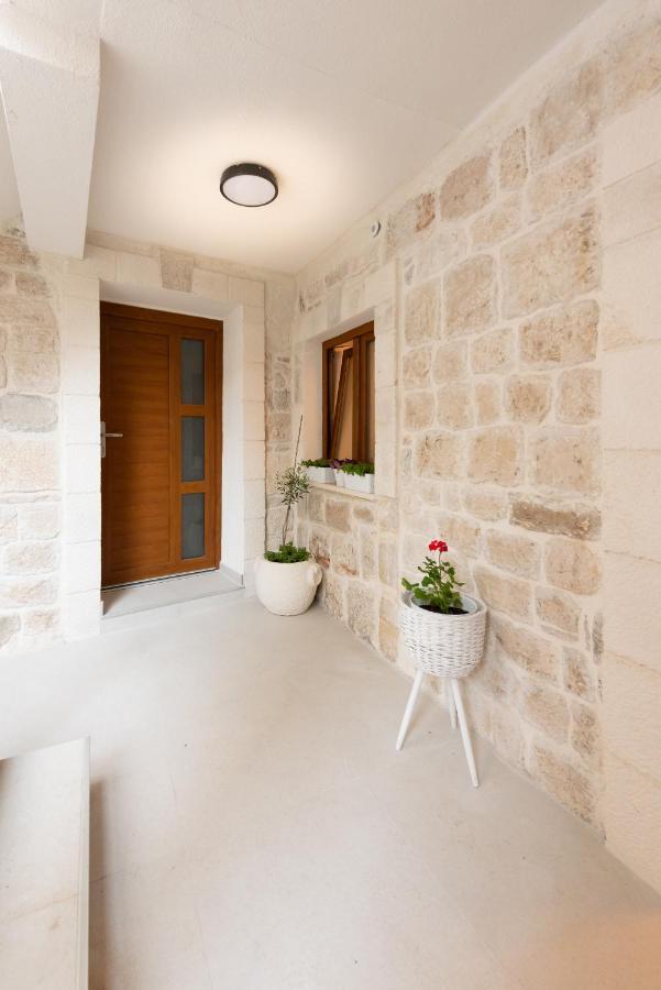 Apartment Olive Kaštela Exteriör bild