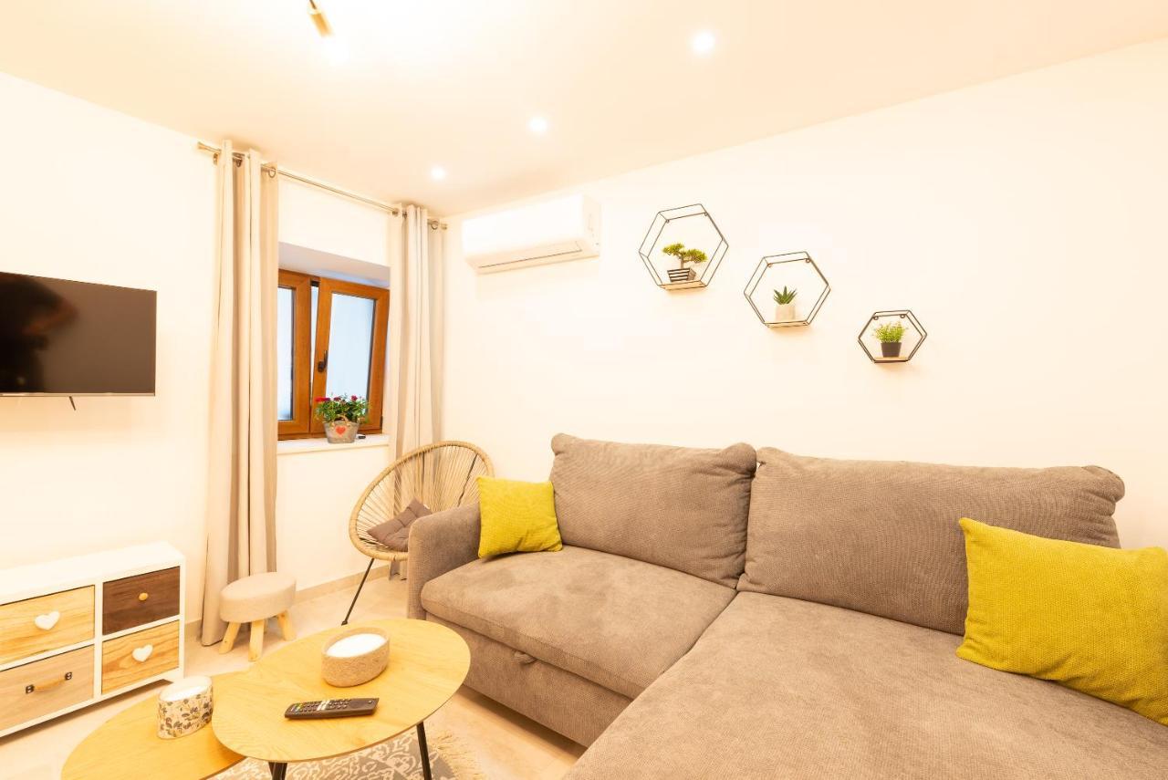 Apartment Olive Kaštela Exteriör bild