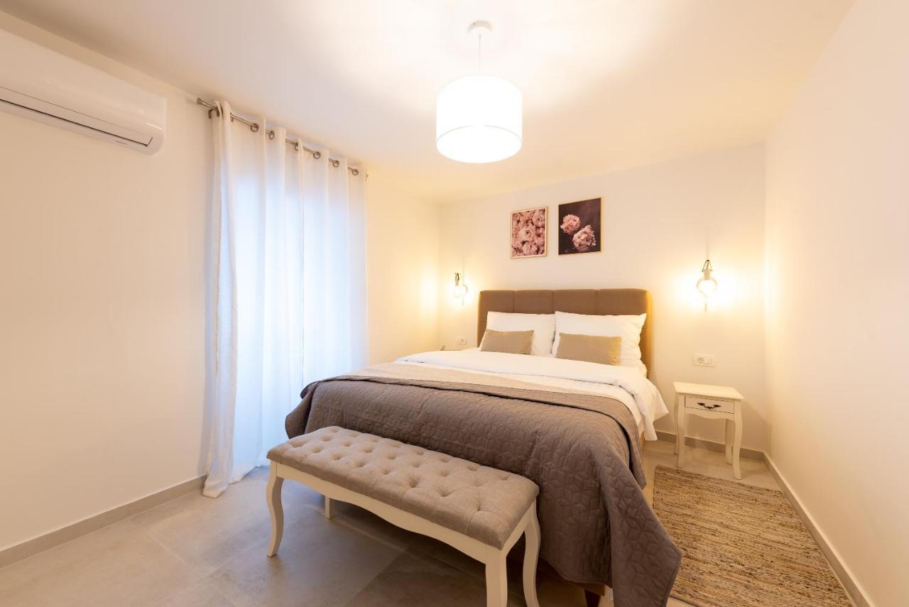 Apartment Olive Kaštela Exteriör bild